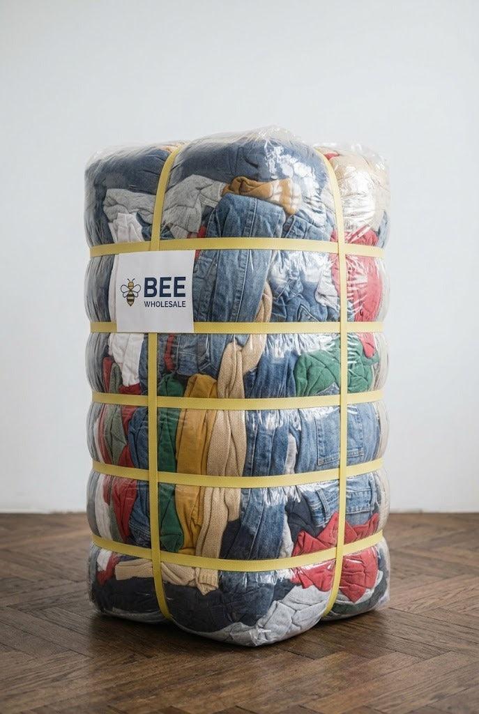 Ballot de vêtements de marque 25 kg Bee Wholesale, vue de trois-quarts droite